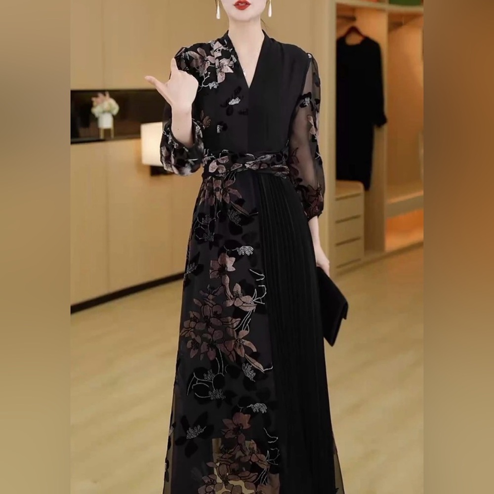 High-end, stylish, and elegant waist-cinching dress,